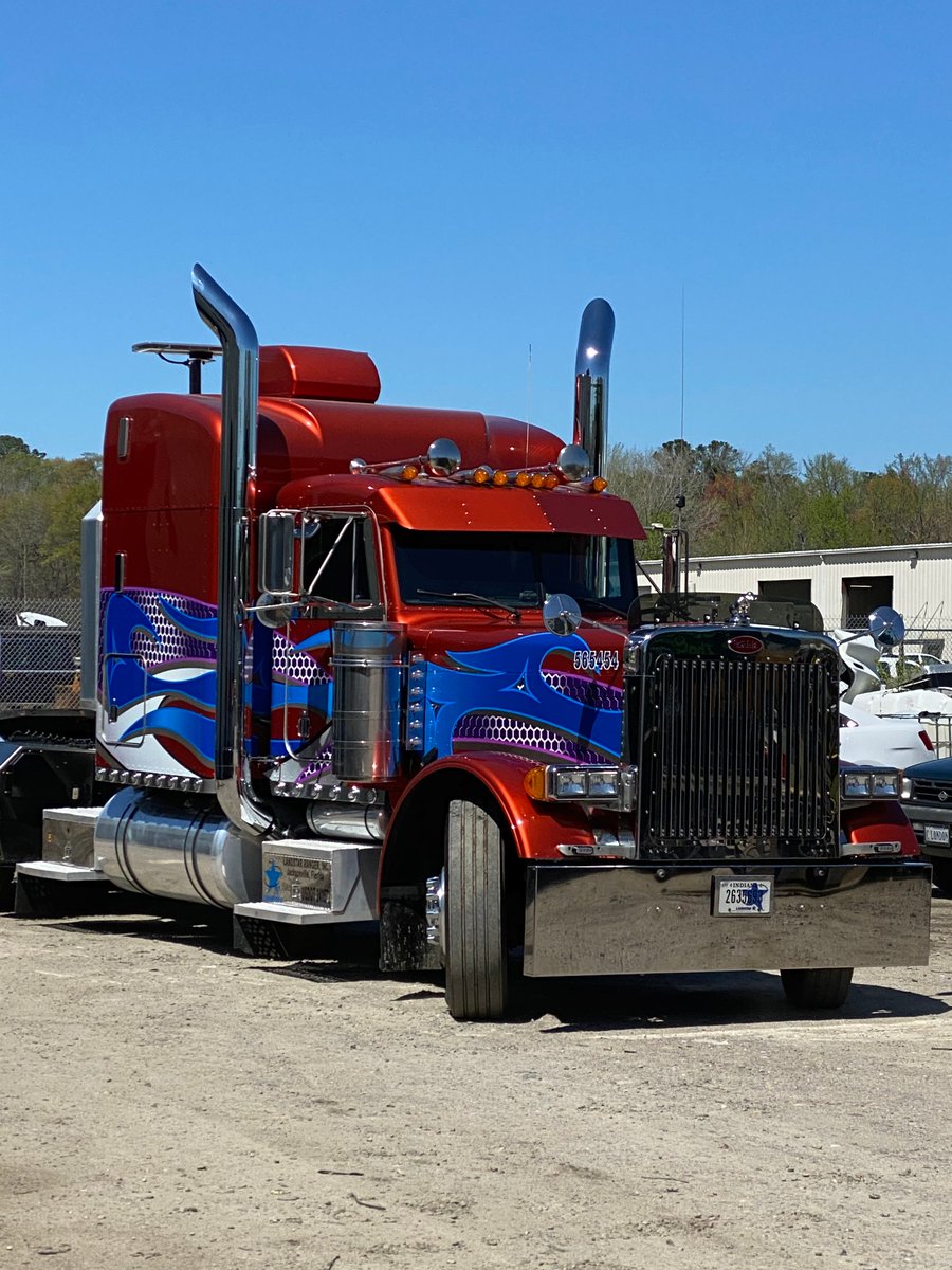 Peterbilt Paint and Wrap - 3 Guns Customs Chesapeake, Virginia